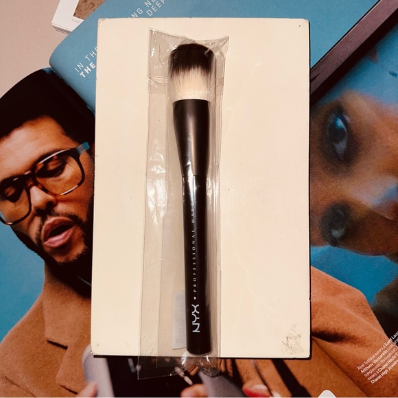 NYX PRO Brush 3 - Picture 3 of 3